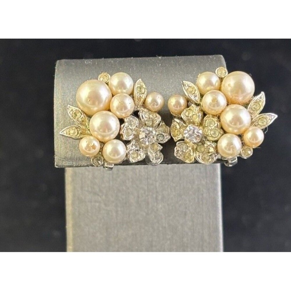 Vintage Vendome Faux Pearls & Rhinestones Cluster Clip on earrings